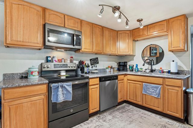 10907 E 17TH St, Spokane, WA 99206