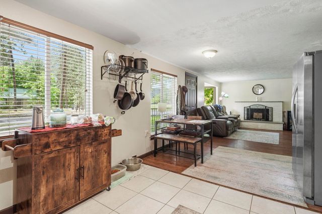 10907 E 17TH St, Spokane, WA 99206