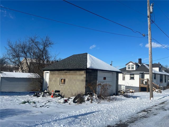 389 Frank St, Sharon, PA 16146