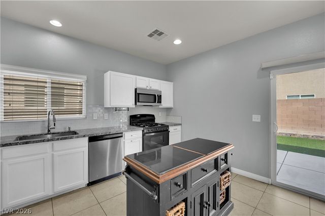 6704 Crystal Run Lane, Las Vegas, NV 89122