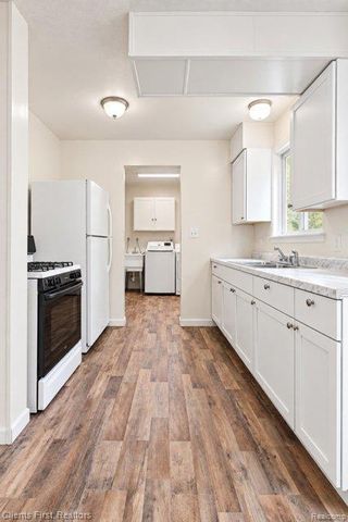 27031 S Leroy Street, Taylor, MI 48180