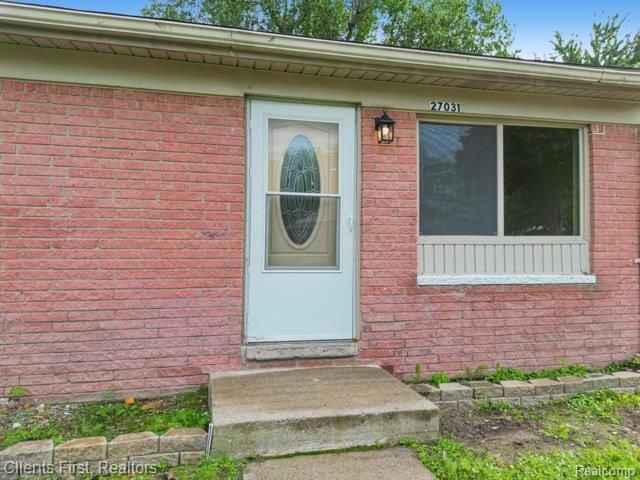 27031 S Leroy Street, Taylor, MI 48180