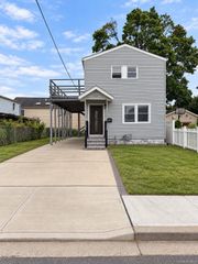 459 Roquette Avenue, Floral Park, NY 11001