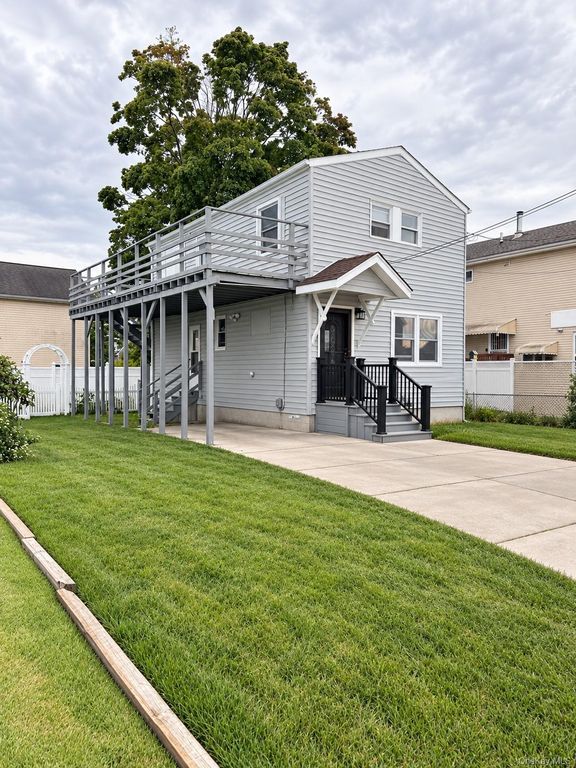 459 Roquette Avenue, Floral Park, NY 11001 — photo 2