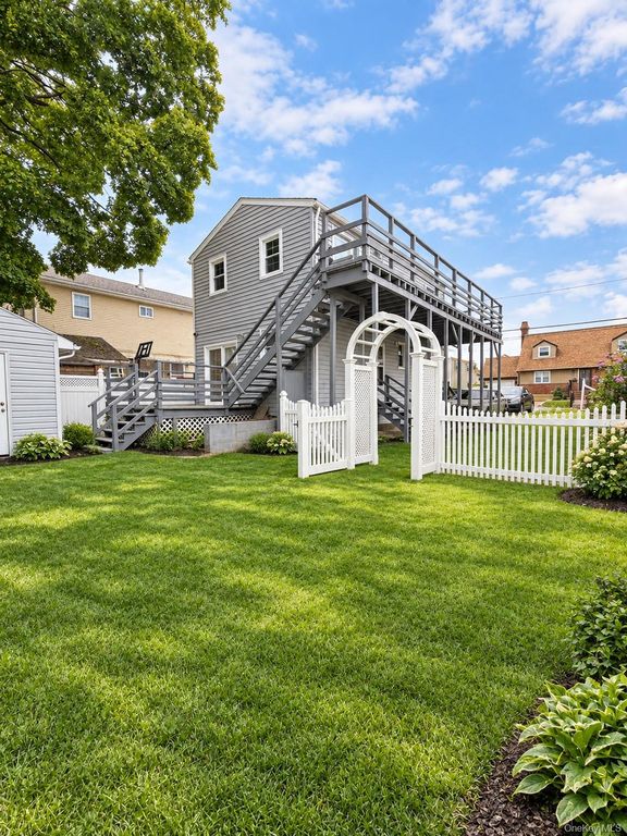 459 Roquette Avenue, Floral Park, NY 11001 — photo 3