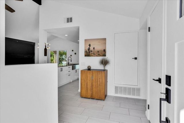 1110 E Vista Chino Rd, Palm Springs, CA 92262