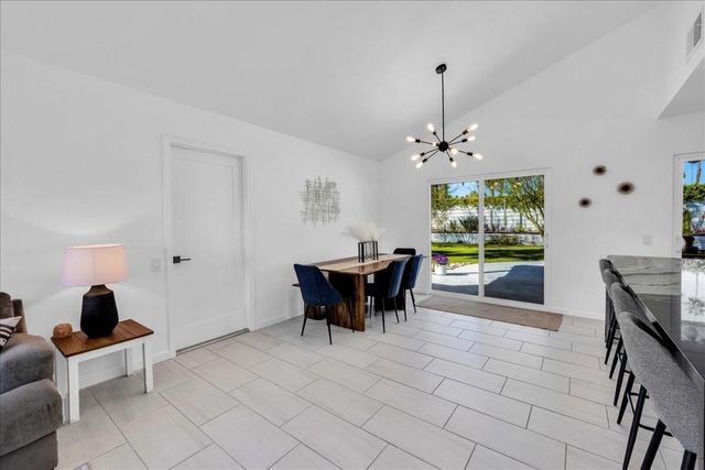 1110 E Vista Chino Rd, Palm Springs, CA 92262