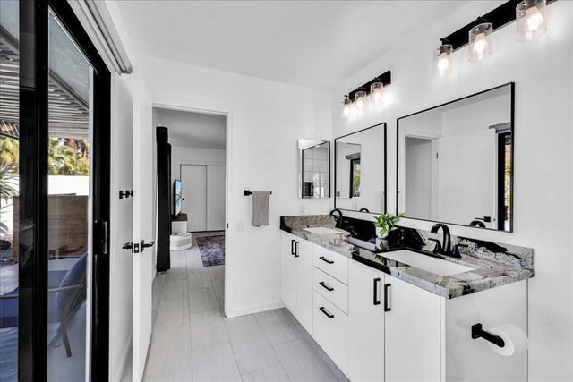 1110 E Vista Chino Rd, Palm Springs, CA 92262