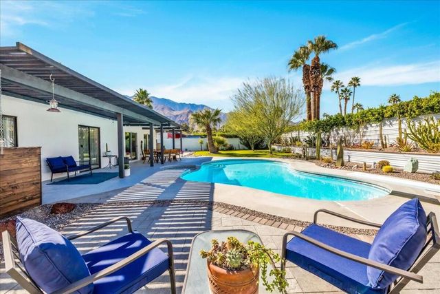 1110 E Vista Chino Rd, Palm Springs, CA 92262