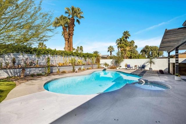 1110 E Vista Chino Rd, Palm Springs, CA 92262