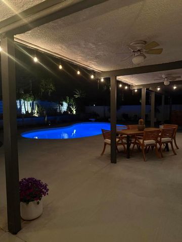 1110 E Vista Chino Rd, Palm Springs, CA 92262