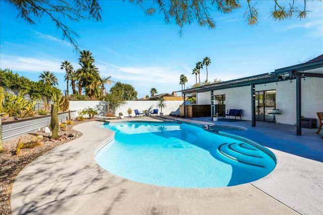 1110 E Vista Chino Rd, Palm Springs, CA 92262