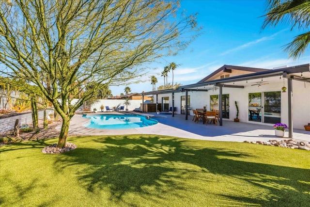 1110 E Vista Chino Rd, Palm Springs, CA 92262