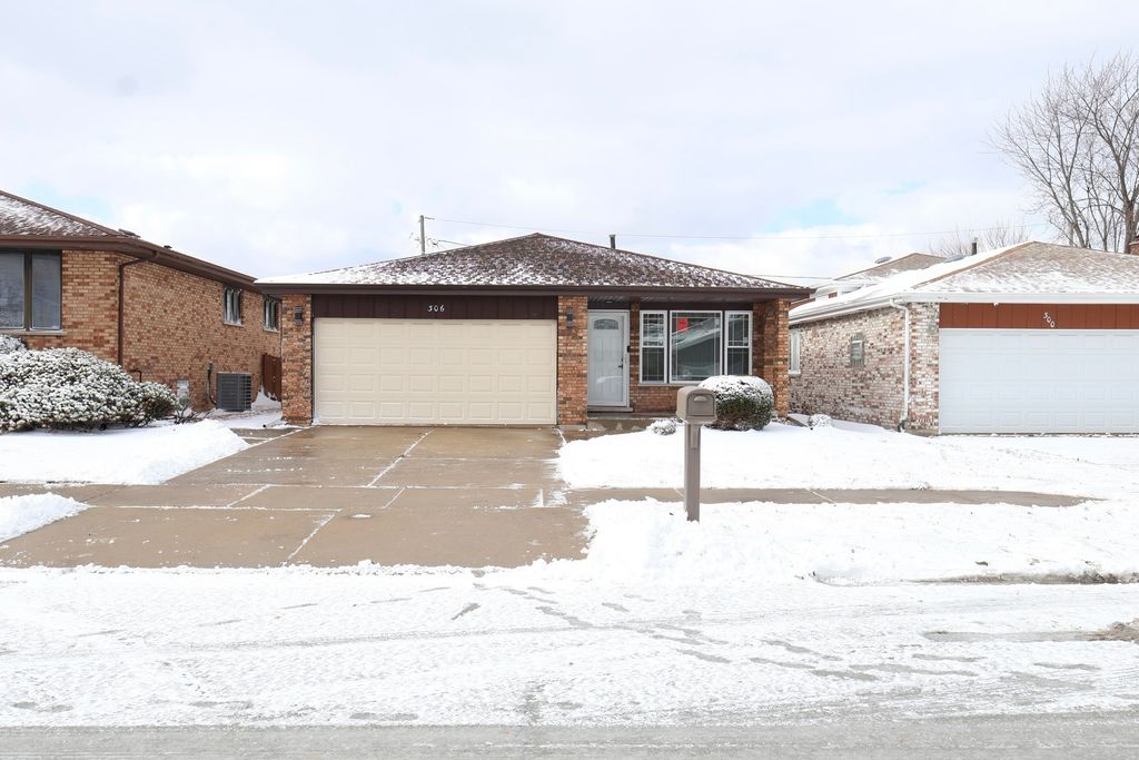 306 Escanaba Avenue, Calumet City, IL 60409