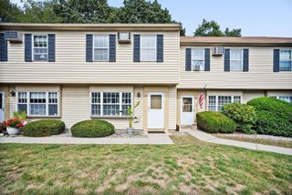 59 Founders Village 59, Clinton, CT 06413