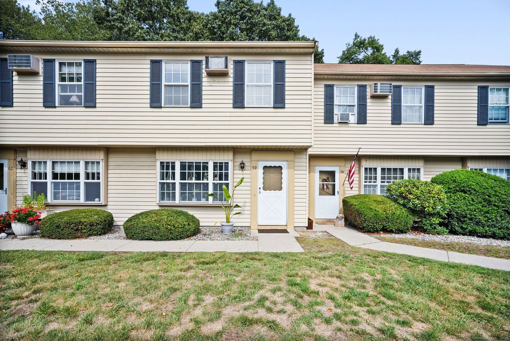59 Founders Village 59, Clinton, CT 06413