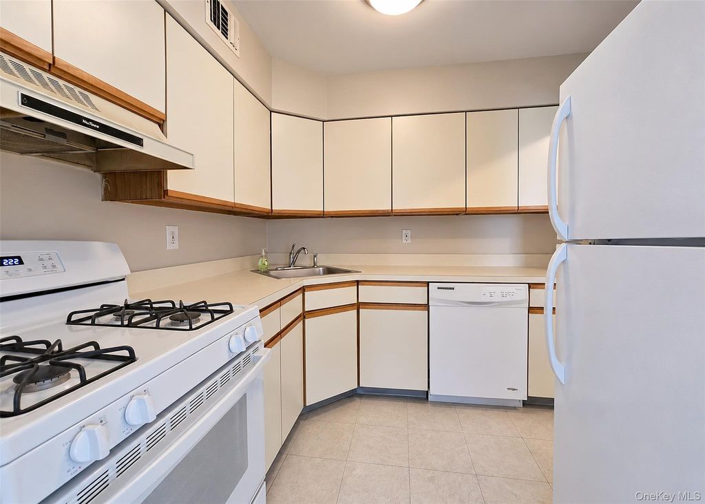 273 Fairview Circle, Middle Island, NY 11953 — photo 4