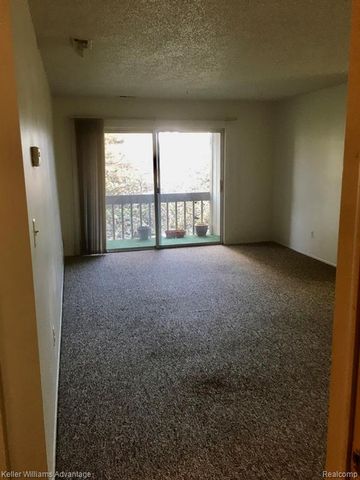 27915 Berrywood Lane 70, Farmington, MI 48334