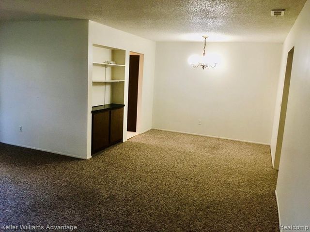 27915 Berrywood Lane 70, Farmington, MI 48334