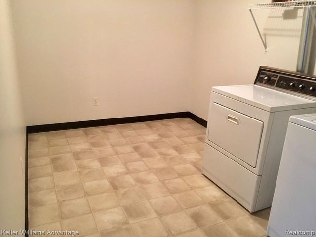 27915 Berrywood Lane 70, Farmington, MI 48334