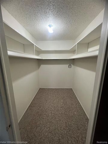 27915 Berrywood Lane 70, Farmington, MI 48334