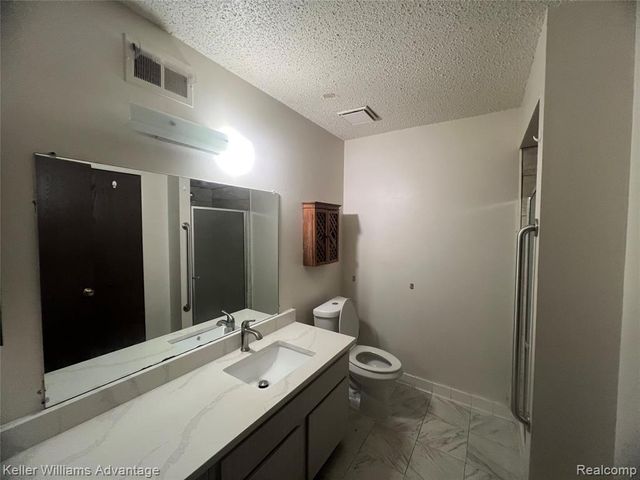 27915 Berrywood Lane 70, Farmington, MI 48334