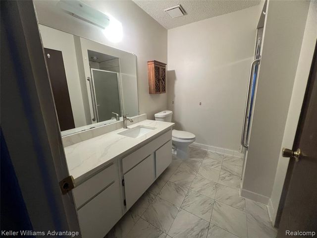 27915 Berrywood Lane 70, Farmington, MI 48334