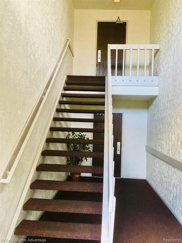 27915 Berrywood Lane 70, Farmington, MI 48334