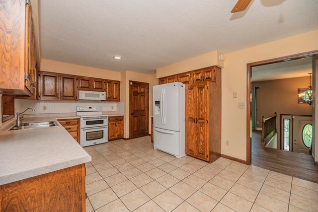 6651 E NEW HAVEN RD, Columbia, MO 65201