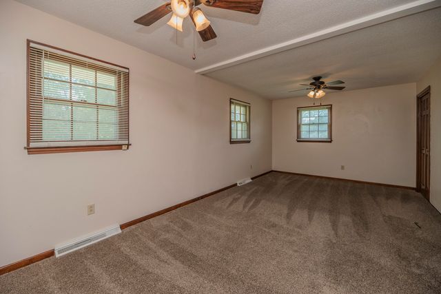 6651 E NEW HAVEN RD, Columbia, MO 65201