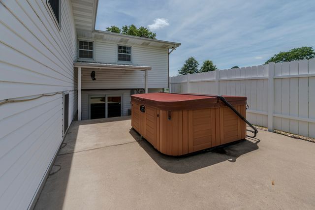 6651 E NEW HAVEN RD, Columbia, MO 65201