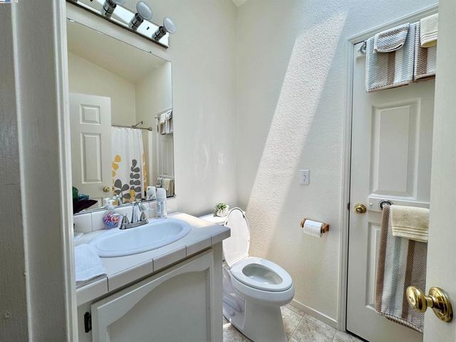 1220 Tasman Dr, Sunnyvale, CA 94089