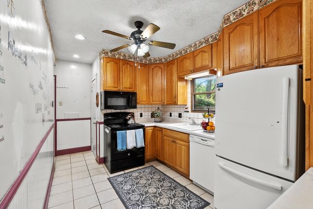 1332 Royce Avenue, Kalamazoo, MI 49001