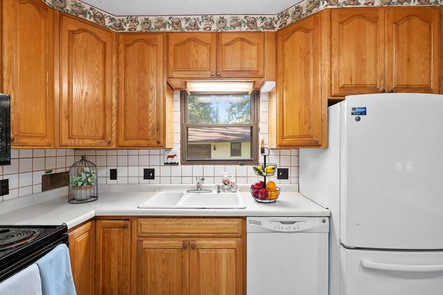 1332 Royce Avenue, Kalamazoo, MI 49001