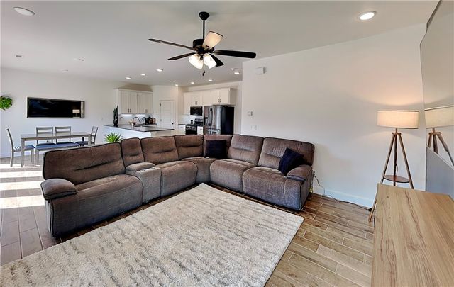 2101 Tallgrass Terrace, Centerton, AR 72719
