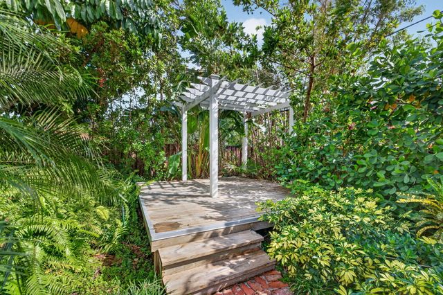 4524 NE 22nd Road, Fort Lauderdale, FL 33308