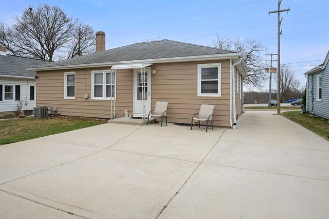 310 Hyde Park AVENUE, Waukesha, WI 53188