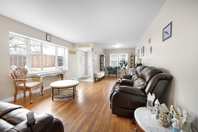 310 Hyde Park AVENUE, Waukesha, WI 53188