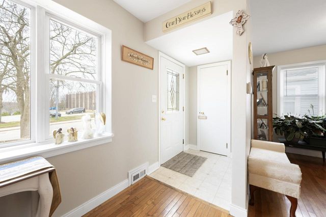 310 Hyde Park AVENUE, Waukesha, WI 53188