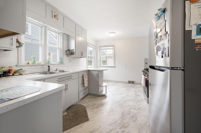 310 Hyde Park AVENUE, Waukesha, WI 53188