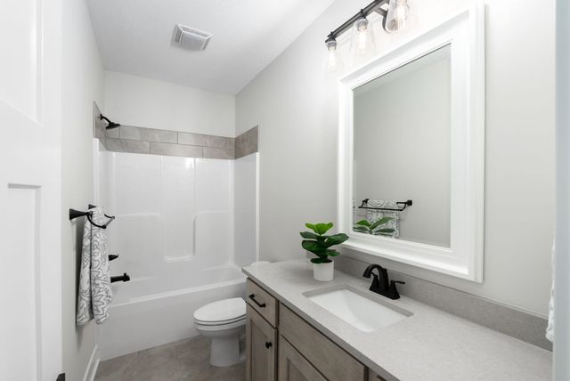 7905 E Turquoise Trl, Bel Aire, KS 67226