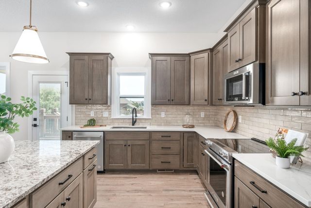 7905 E Turquoise Trl, Bel Aire, KS 67226