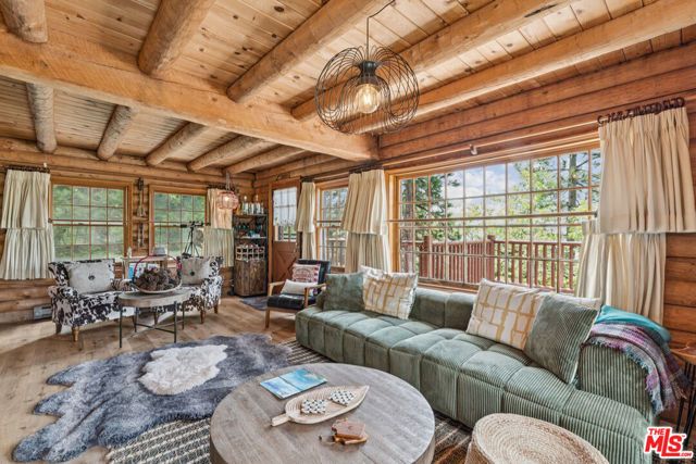 4 Winding Way, Running Springs, CA 92382