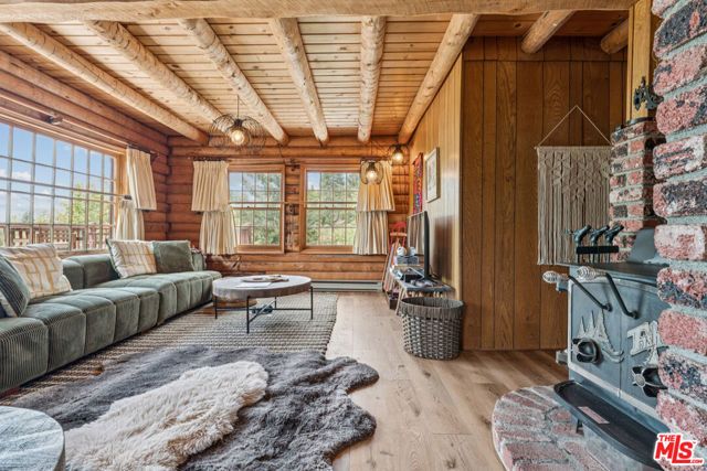4 Winding Way, Running Springs, CA 92382