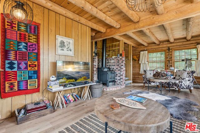 4 Winding Way, Running Springs, CA 92382