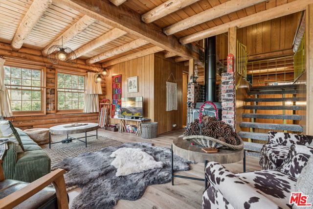 4 Winding Way, Running Springs, CA 92382