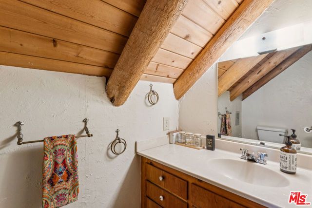 4 Winding Way, Running Springs, CA 92382