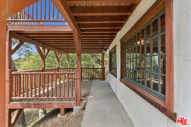 4 Winding Way, Running Springs, CA 92382