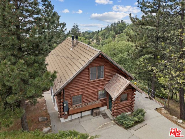 4 Winding Way, Running Springs, CA 92382