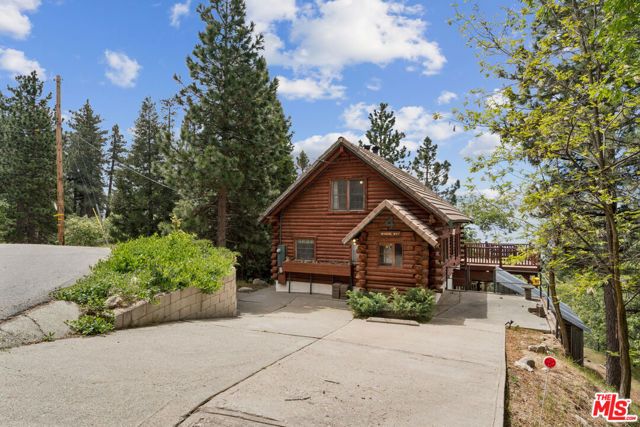 4 Winding Way, Running Springs, CA 92382